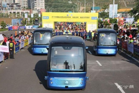 引人注目！百度無人駕駛車與奧運冠軍領跑山地馬拉松