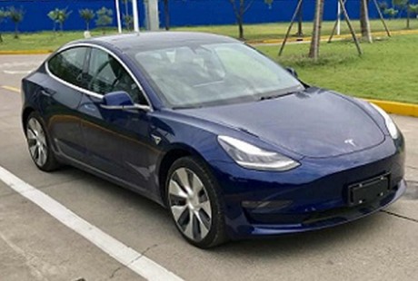 特斯拉的自動駕駛系統真的“火了”，國產版Model 3 失控起火